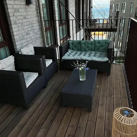 Modern Flat By The Sea Apartment *